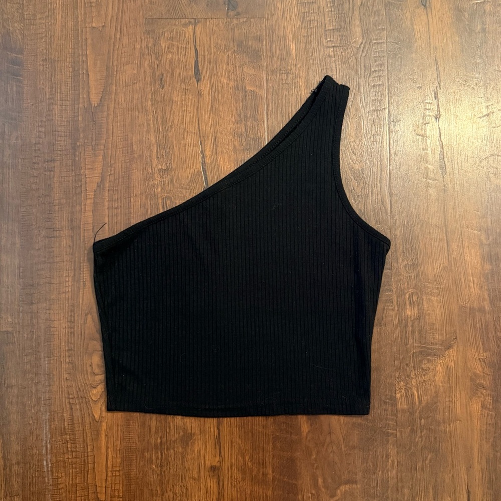 One-shoulder crop top